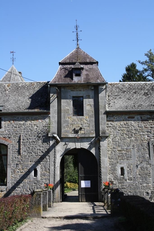 Maillen - Entrée château Arche - ©OTA.JPG